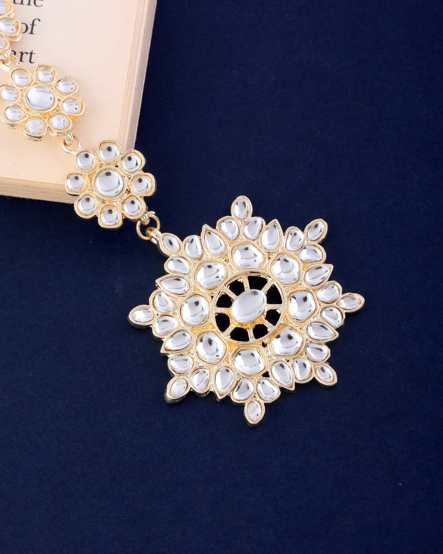 Gold Rajsi Kundan Mangteeka