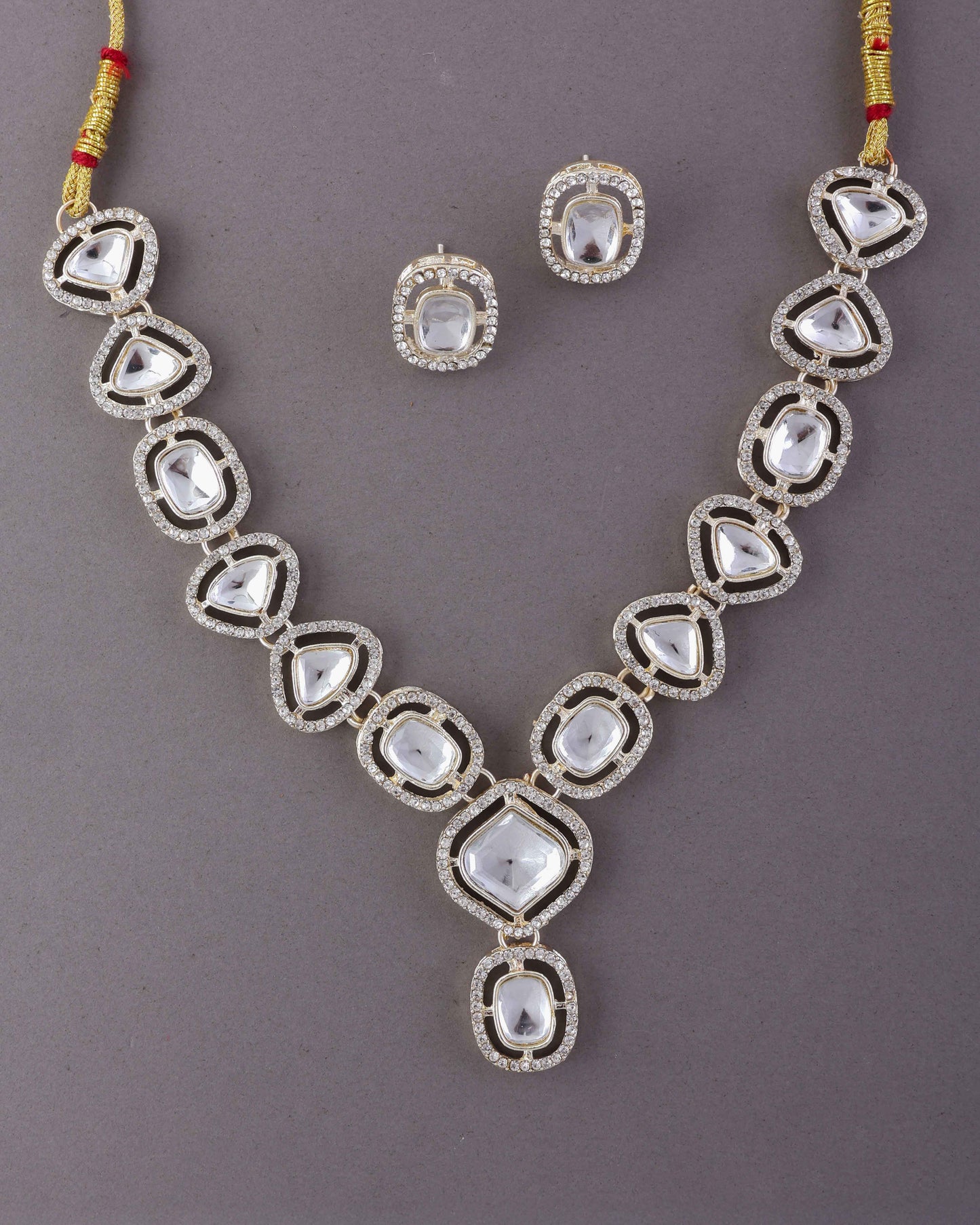 Omvik Necklace