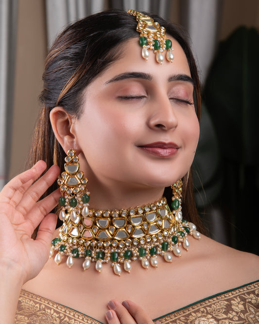 Green Guranshi Dabi Kundan Choker Necklace with Earring andĀ Mangteeka