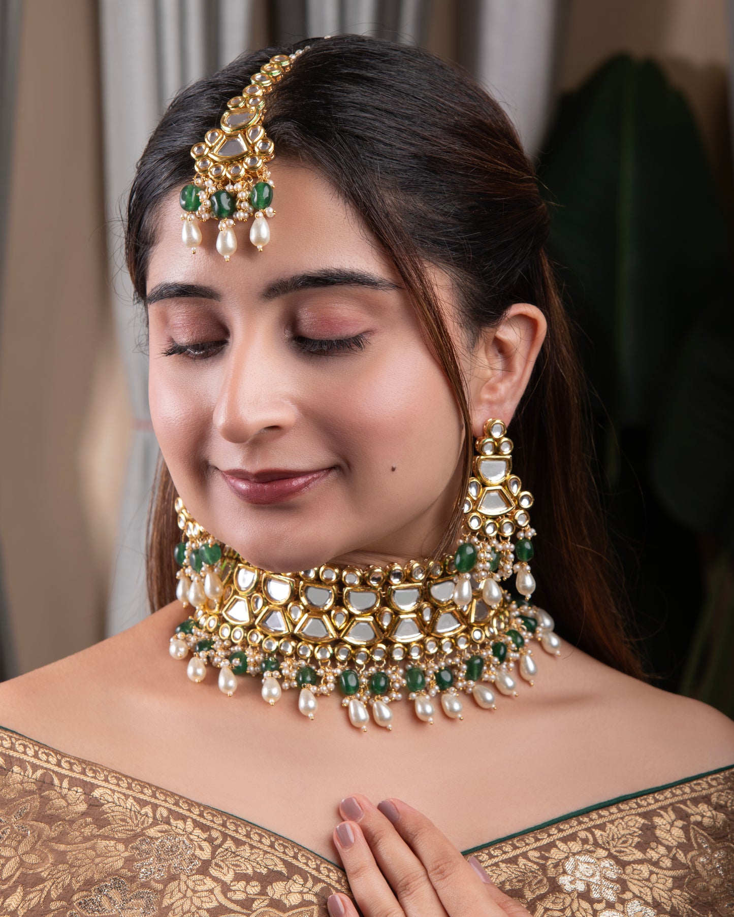 Green Guranshi Dabi Kundan Choker Necklace with Earring and Mangteeka