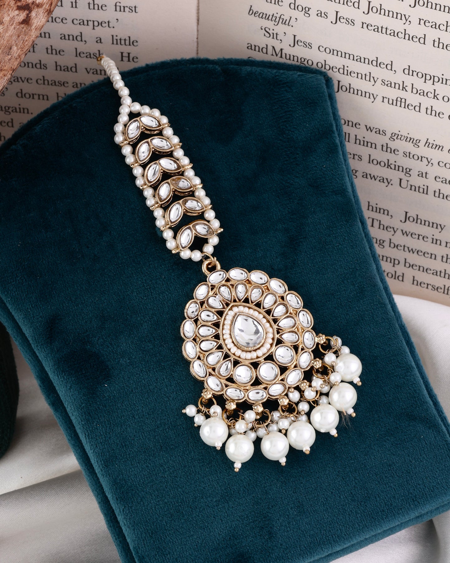 Zaiba Kundan Pearl Mangteeka