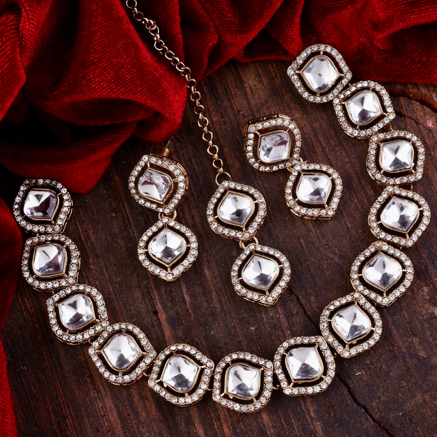 Vihana Polki Dupe Necklace with Earring and Teeka