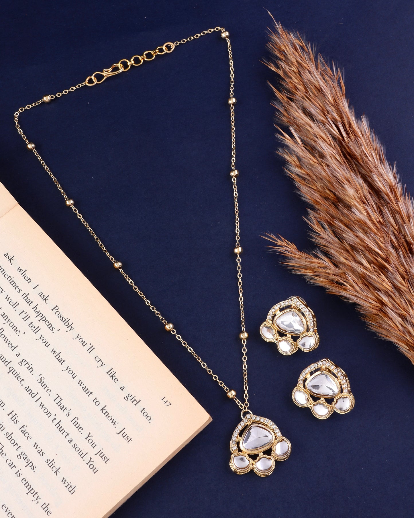 Tiyara Gold Pendent Necklace Set with Earring