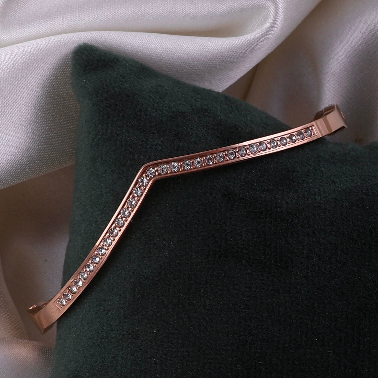 Combo of 4 Voguish Bracelet Code – WMKD