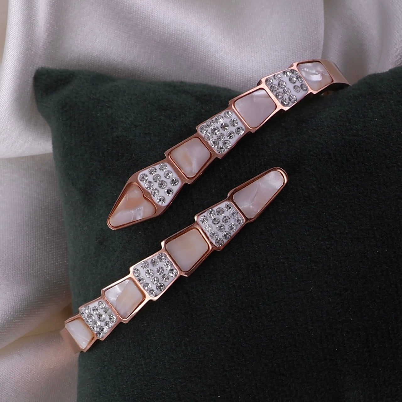 Combo of 4 Voguish Bracelet Code – WMKD