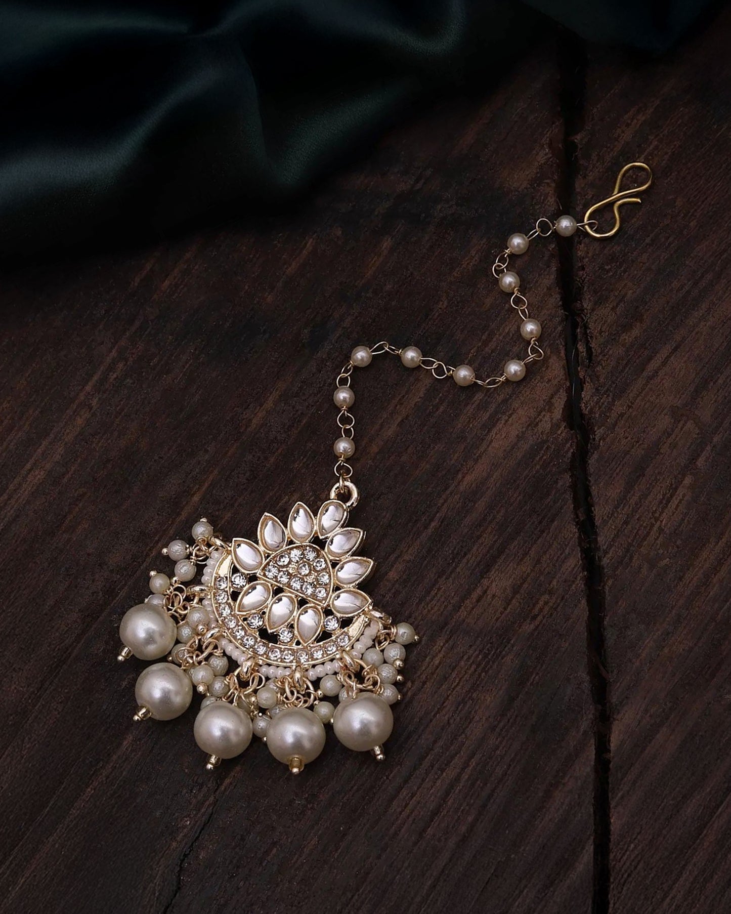 Gold Savreen Kundan Pearl Mangteeka
