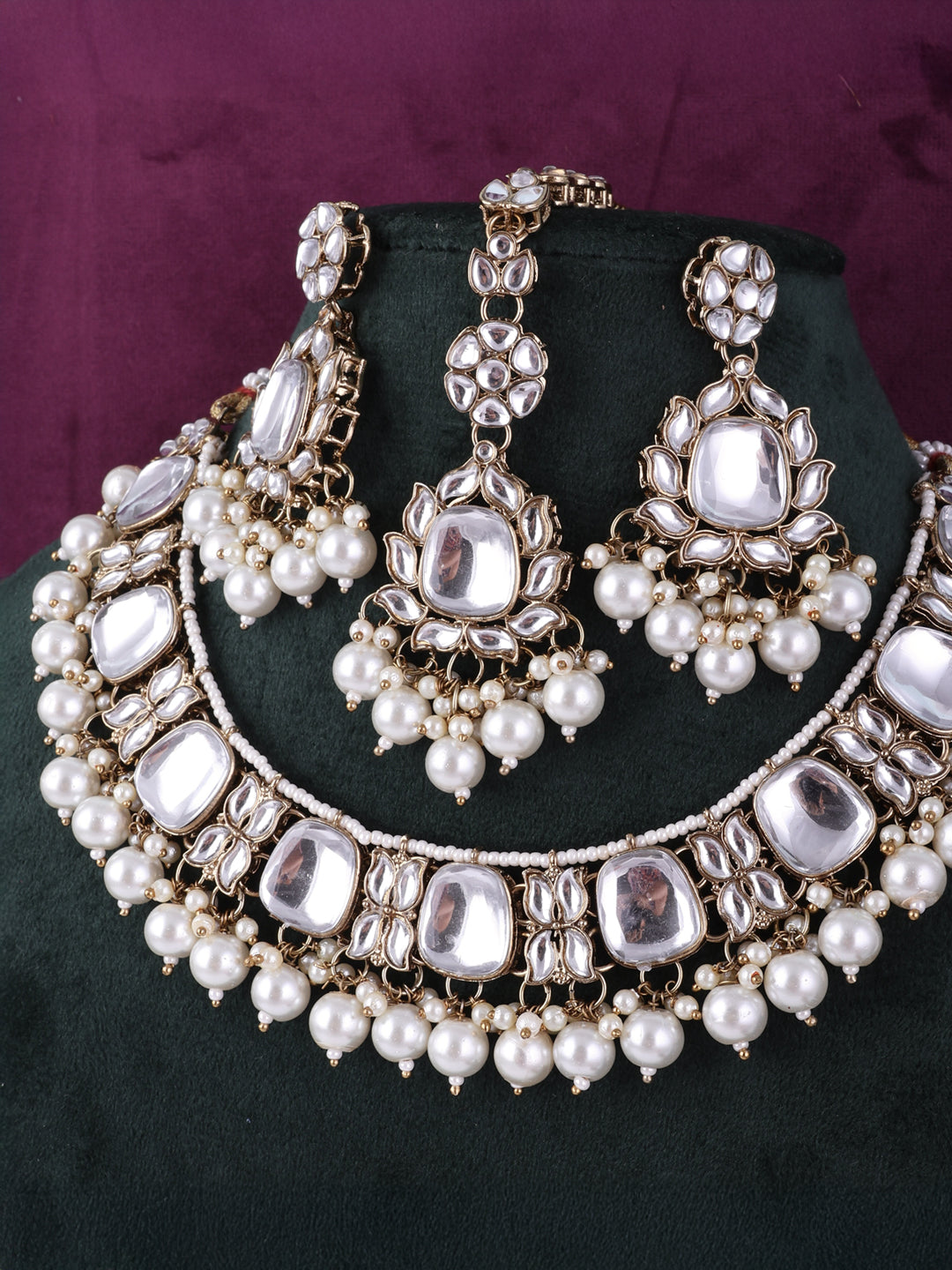 Nahira Necklace
