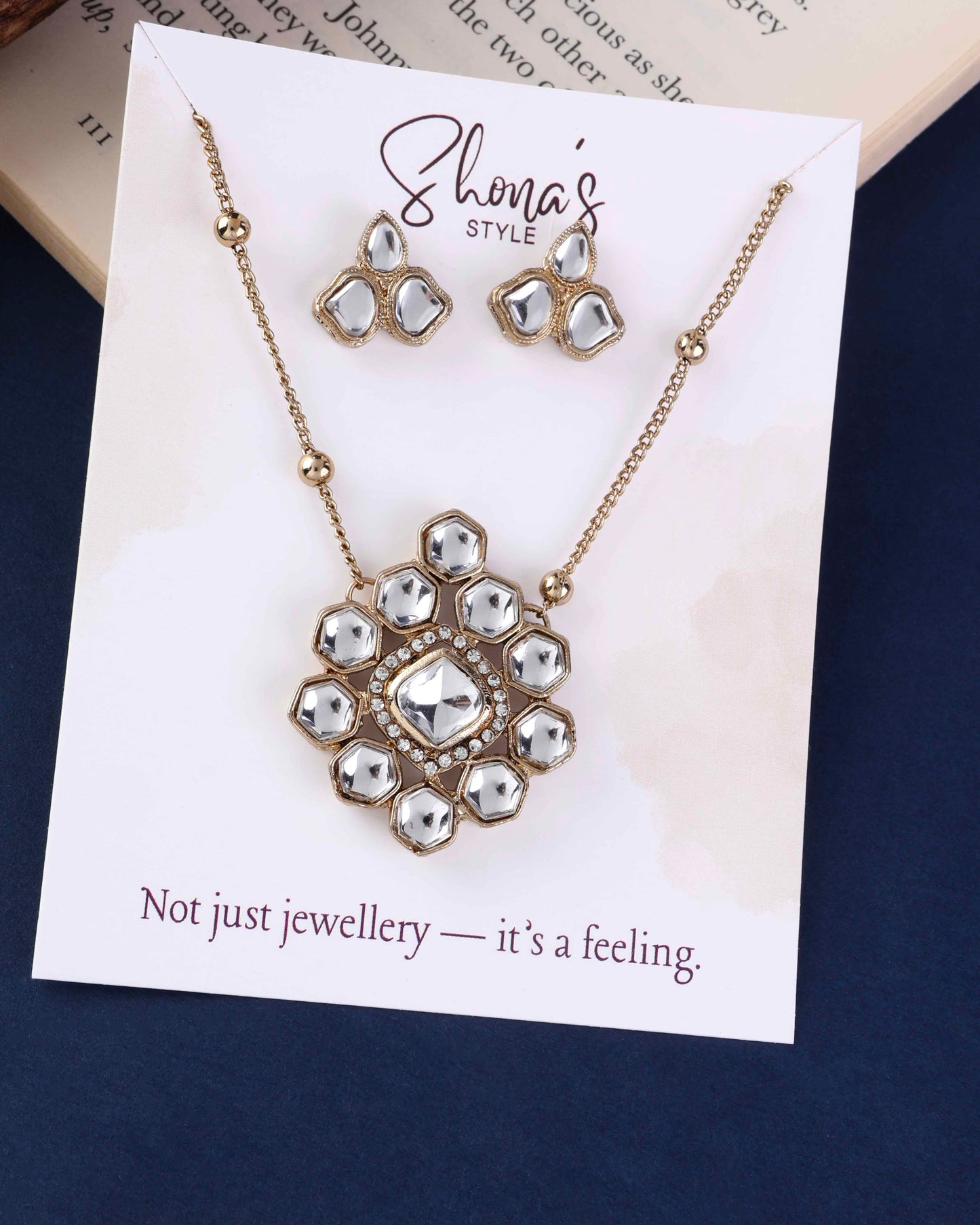 Laiba Pendent Necklace Set with Earring