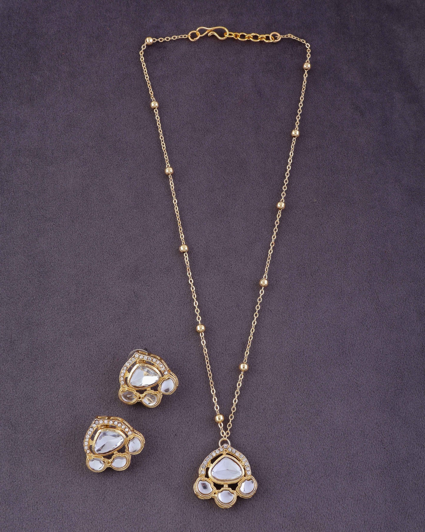 Tiyara Gold Pendent Necklace Set with Earring