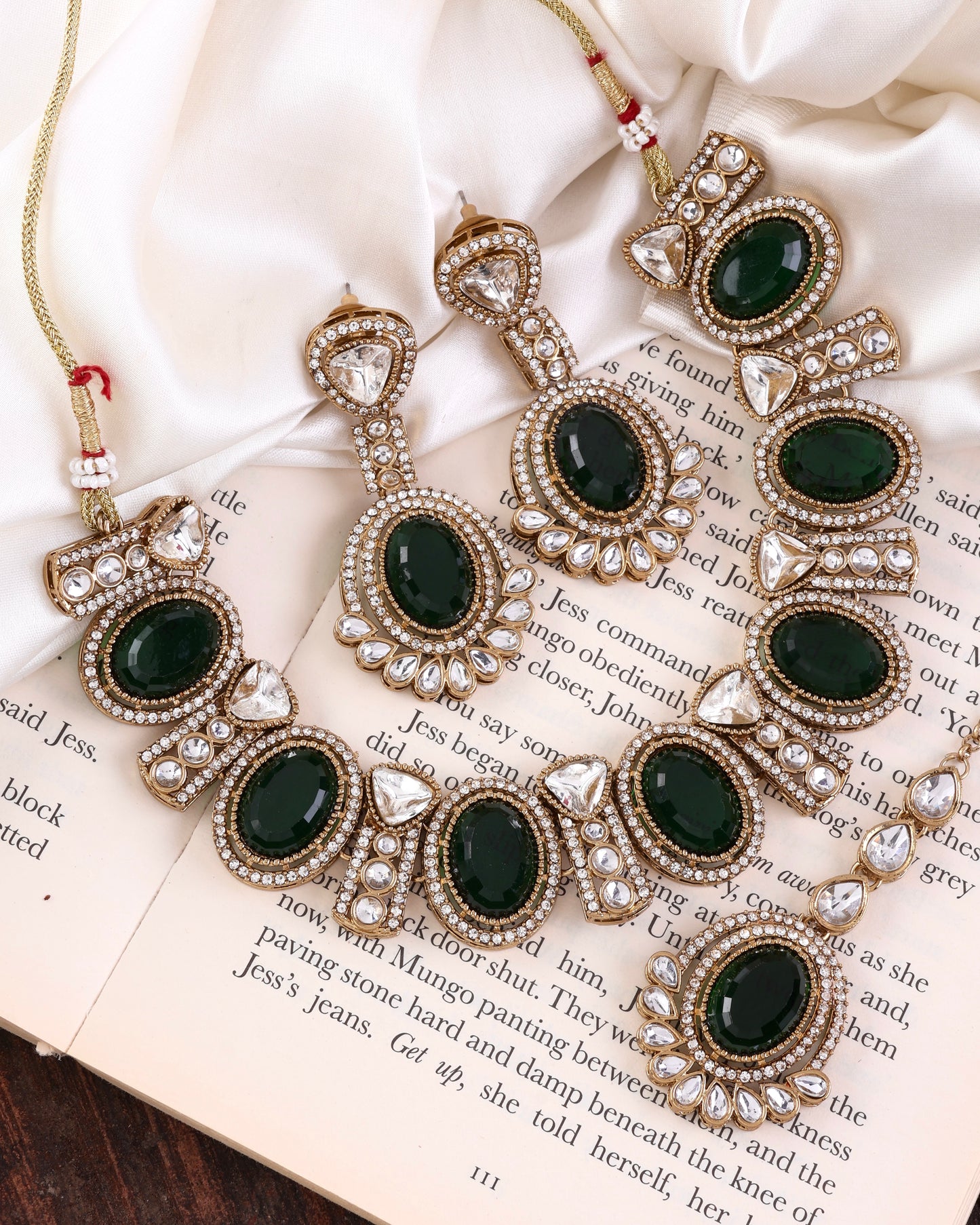 Emerald Taruja Premium Polki Dupe Necklace with Earring and Mangteeka