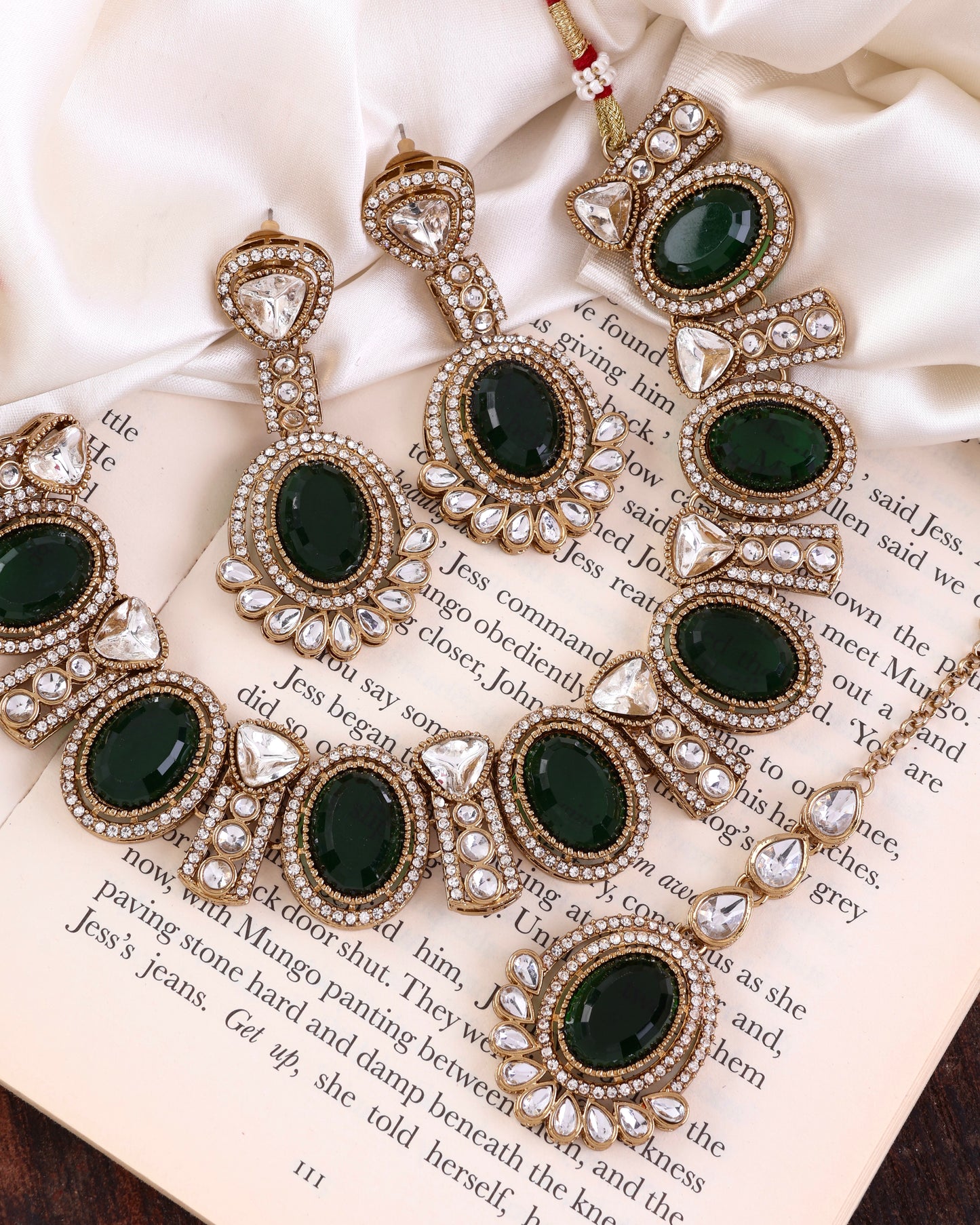 Emerald Taruja Premium Polki Dupe Necklace with Earring and Mangteeka