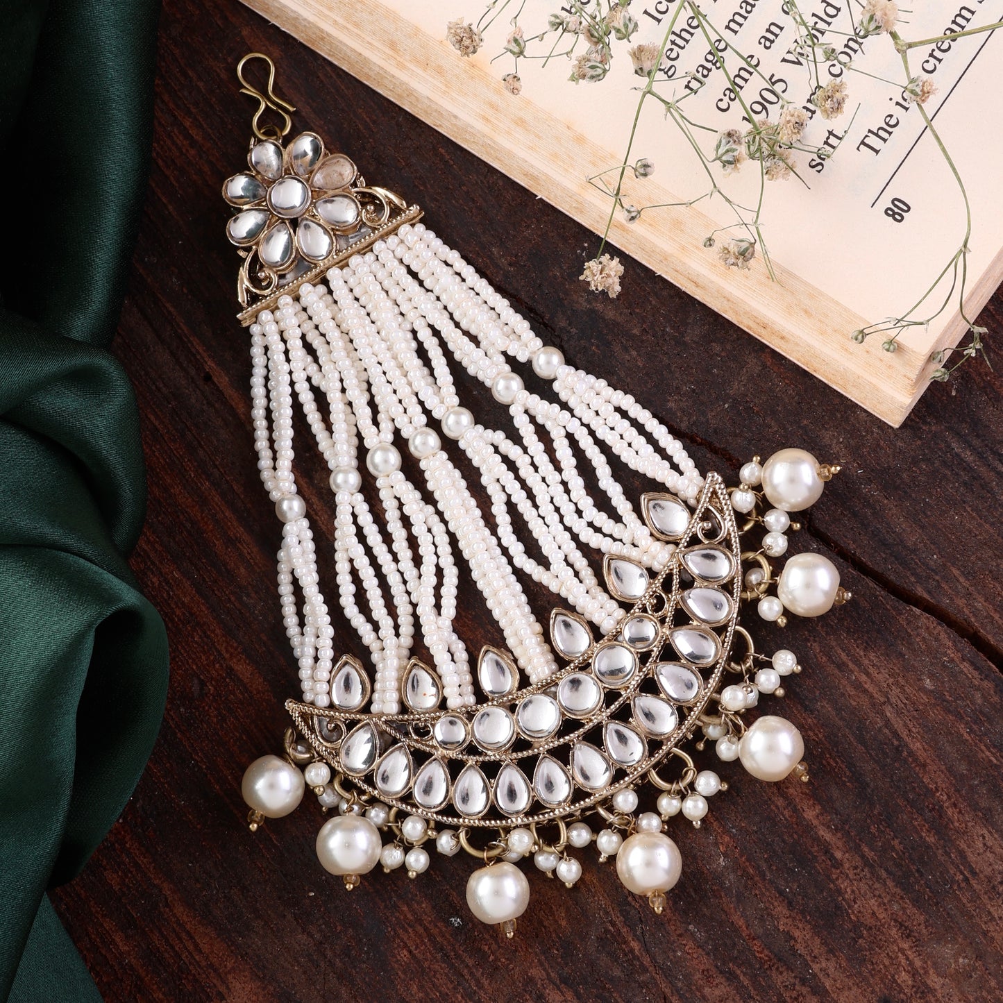 Pearl Ahsan Passa / Side Jhumar