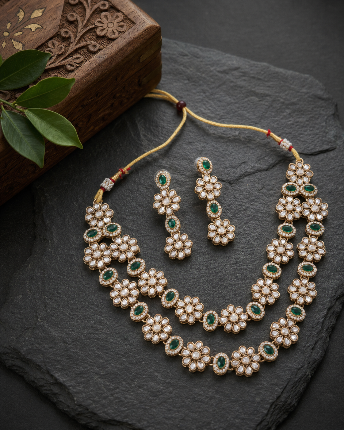 Emerald Vaishu Premium Necklace with Earring and Teeka