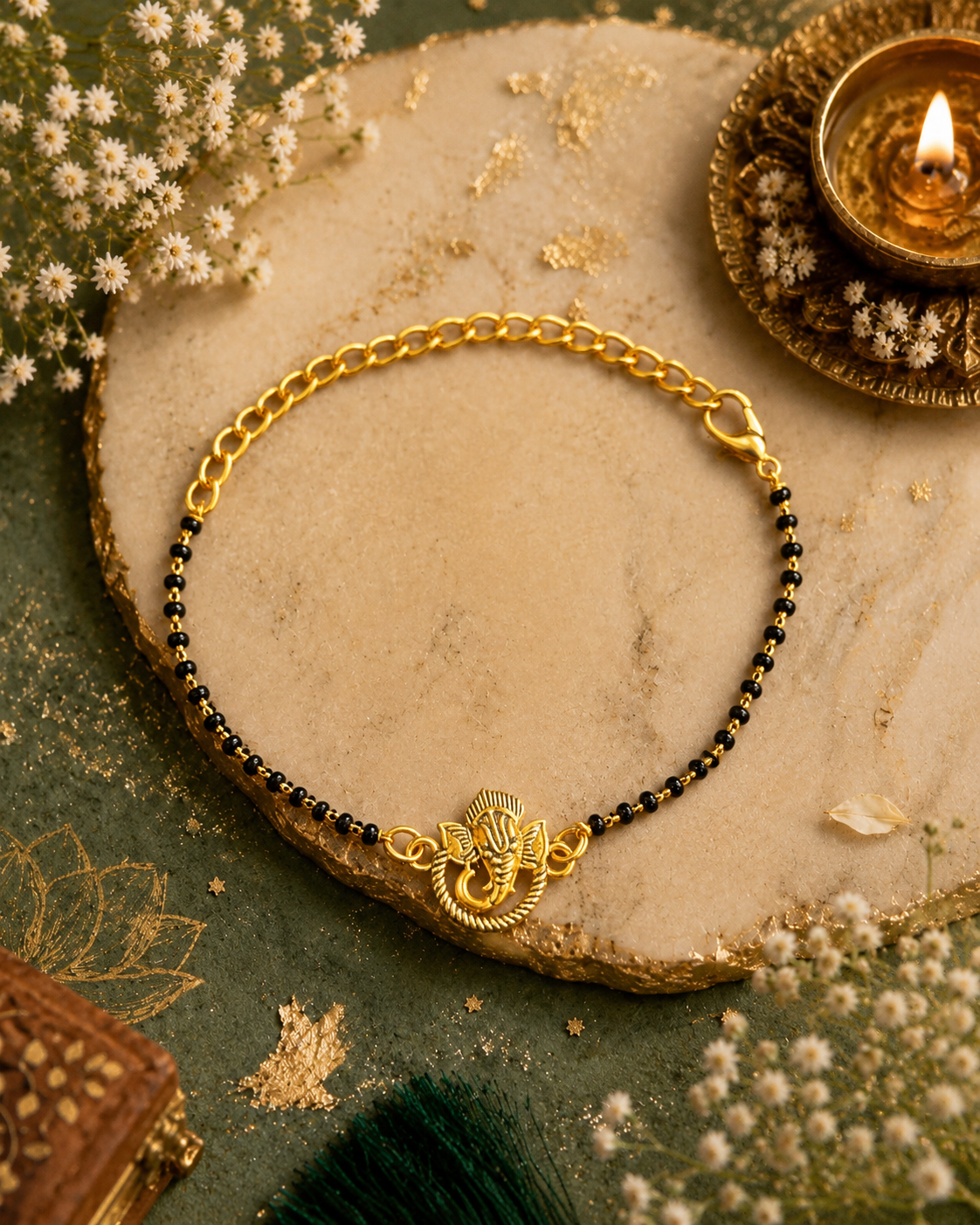 Vinayak Bhabhi Hand Mangalsutra | Tilak Set Included