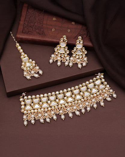 Pearl Guranshi Dabi Kundan Choker Necklace with Earring and Mangteeka