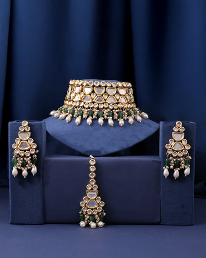 Green Guranshi Dabi Kundan Choker Necklace with Earring and Mangteeka
