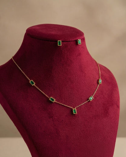 Emerald Elayra Voguish Pendant Set