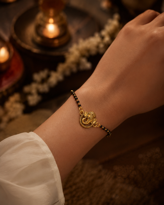 Vinayak Bhabhi Hand Mangalsutra | Tilak Set Included