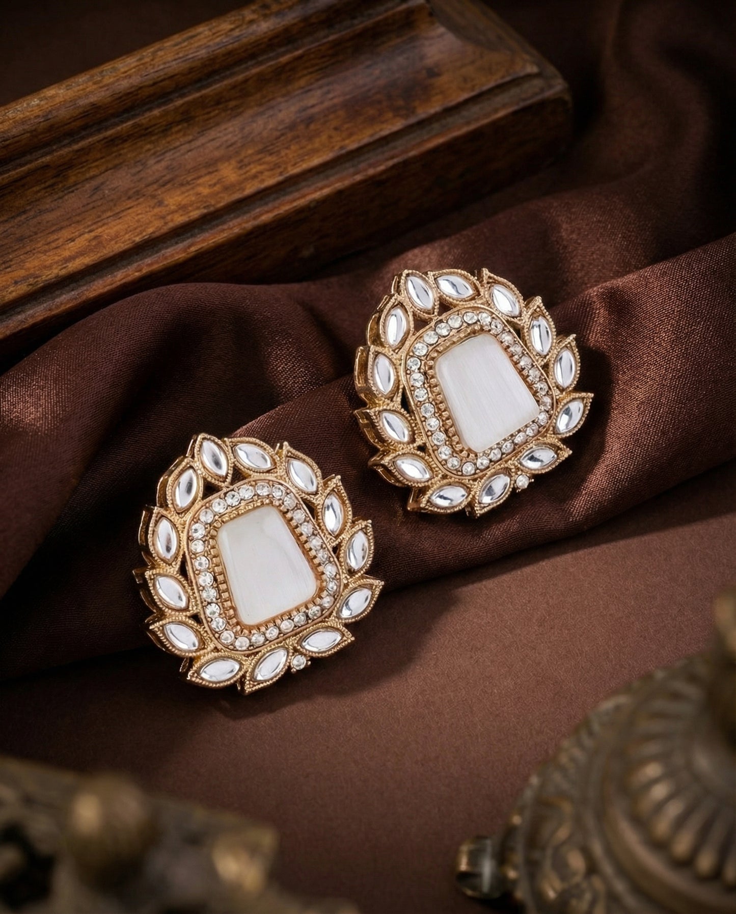 Ivory Amosie Premium Kundan Stud Earrings