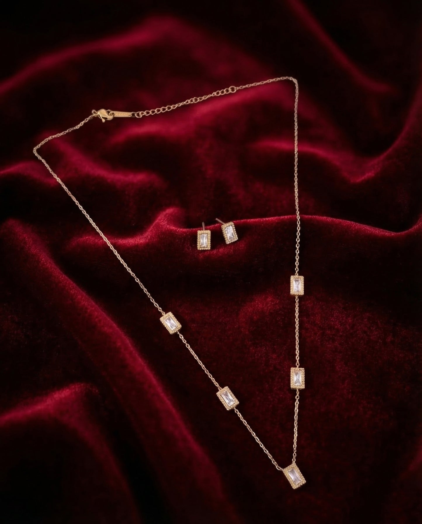 Silver Elayra Voguish Pendant Set