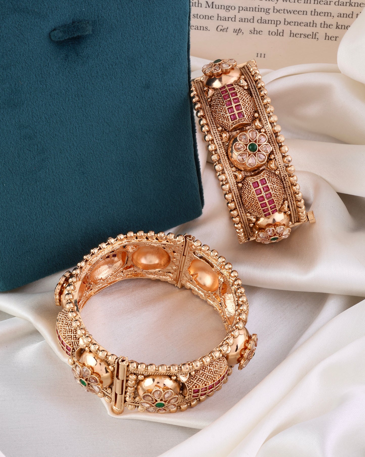 Madhu Rajwada Bangle Set