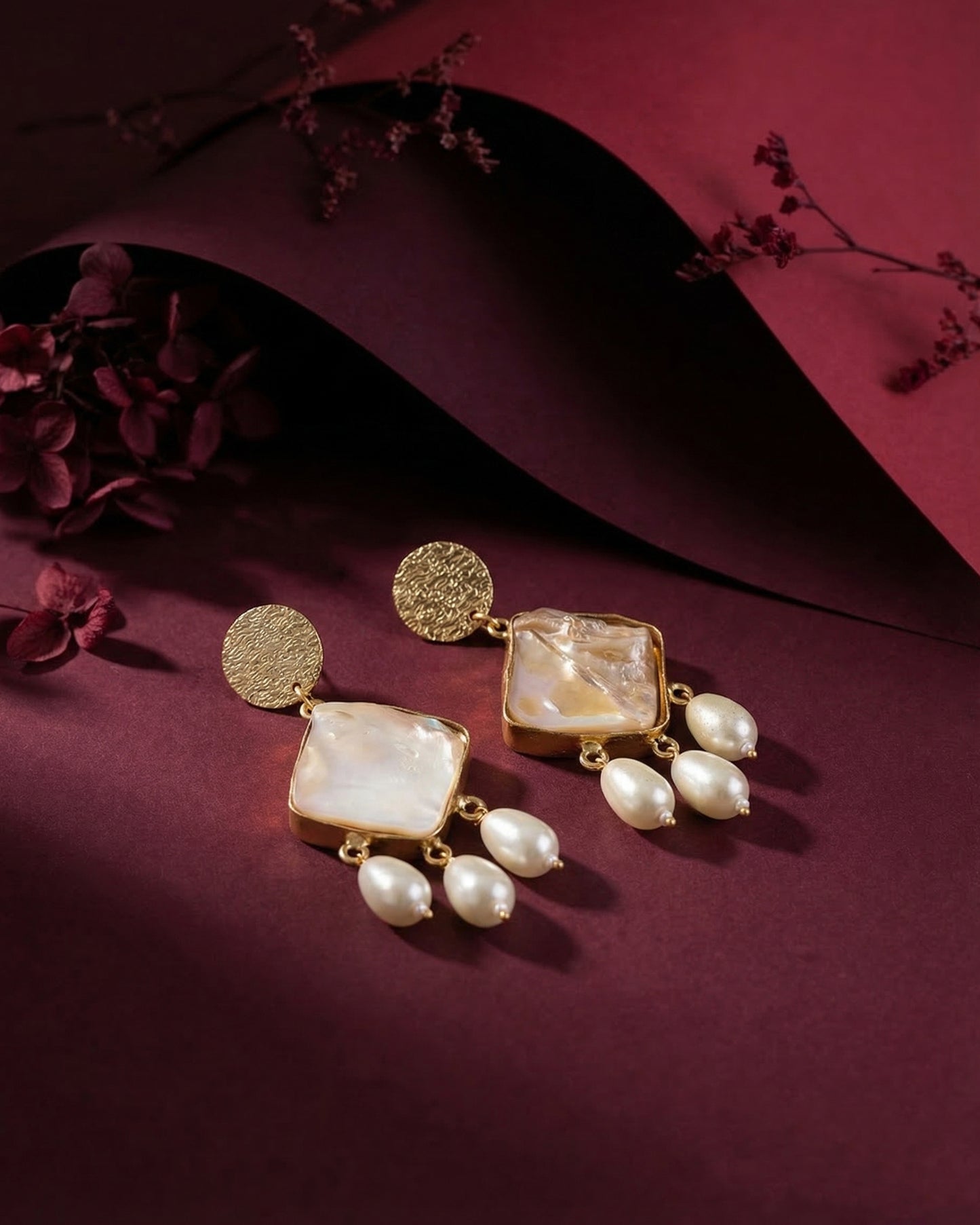 Gold Viaan Voguish Earring