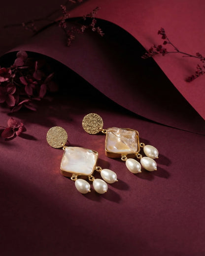 Gold Viaan Voguish Earring