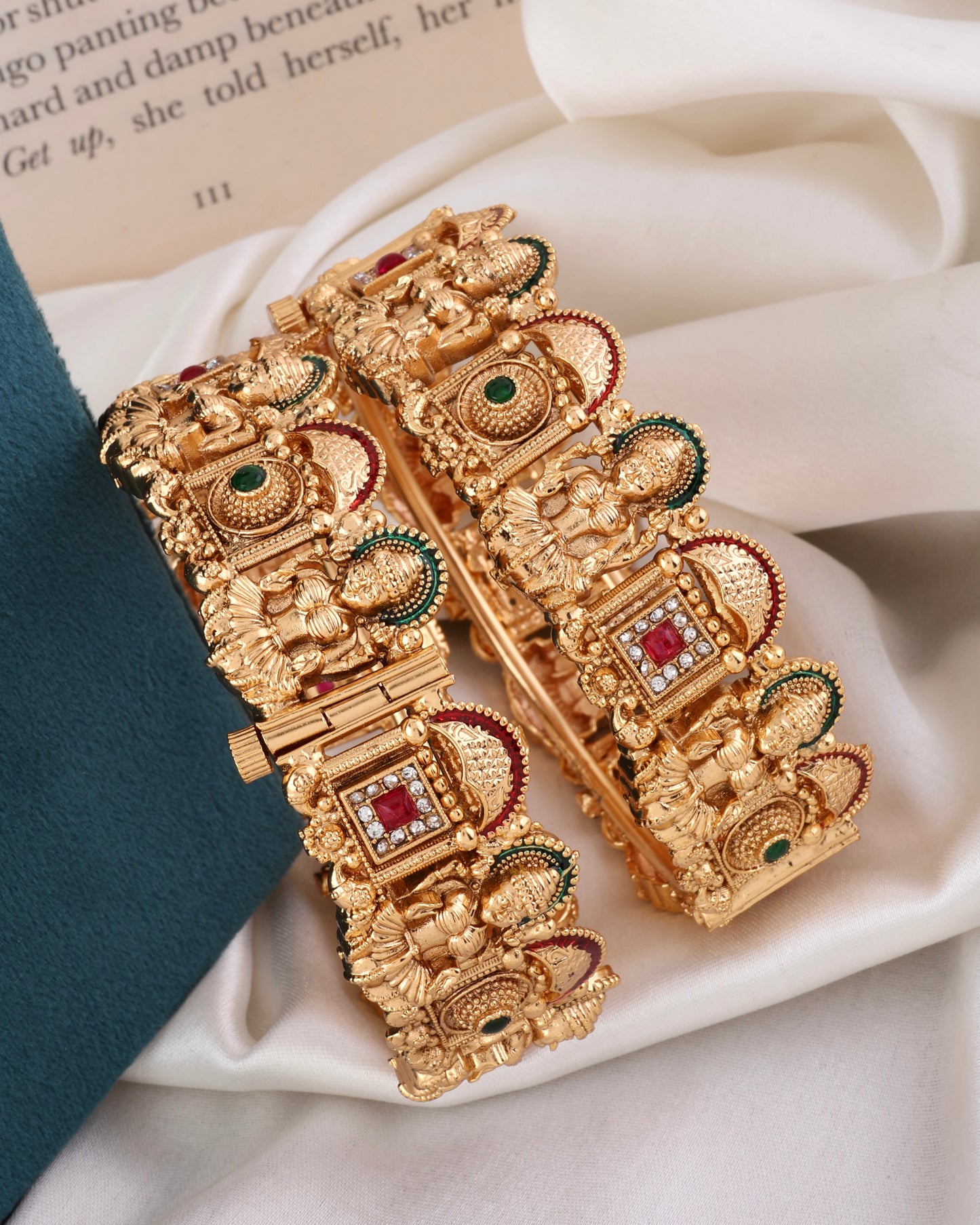 Raani Rajwada Bangle Set