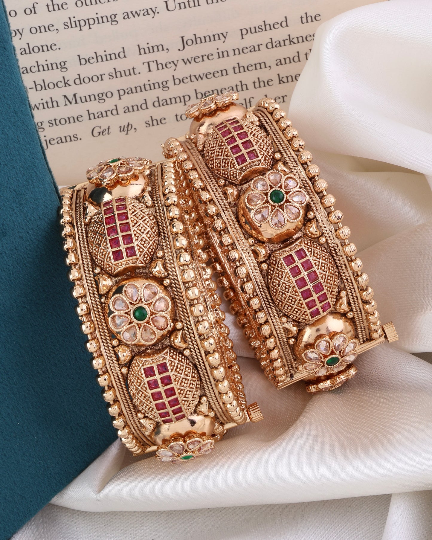 Madhu Rajwada Bangle Set