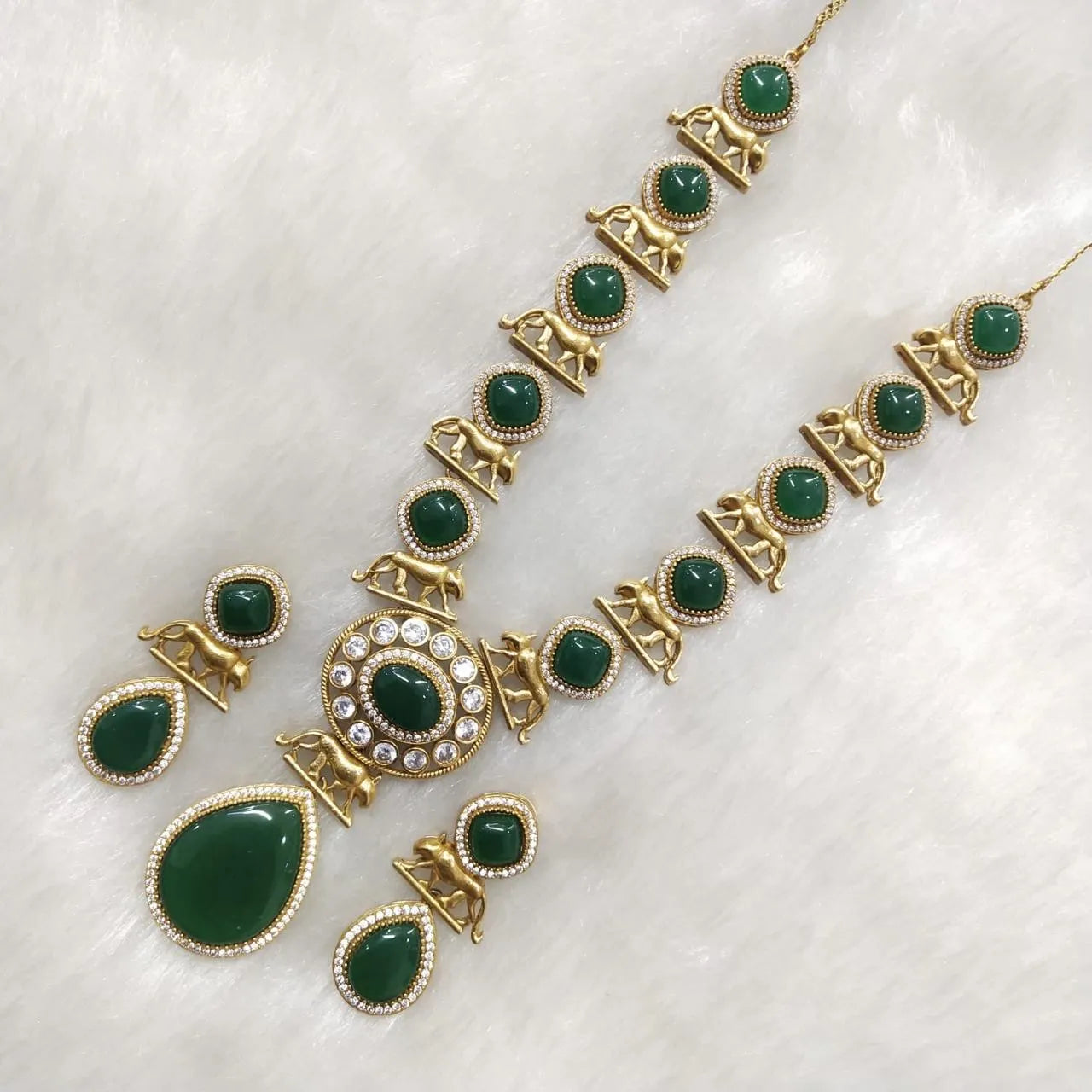 Emerald Maneet Necklace