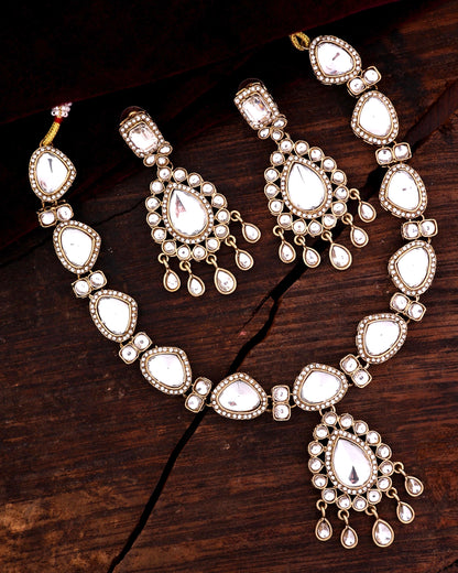 Tanishq Indo Western Necklace With Earrings