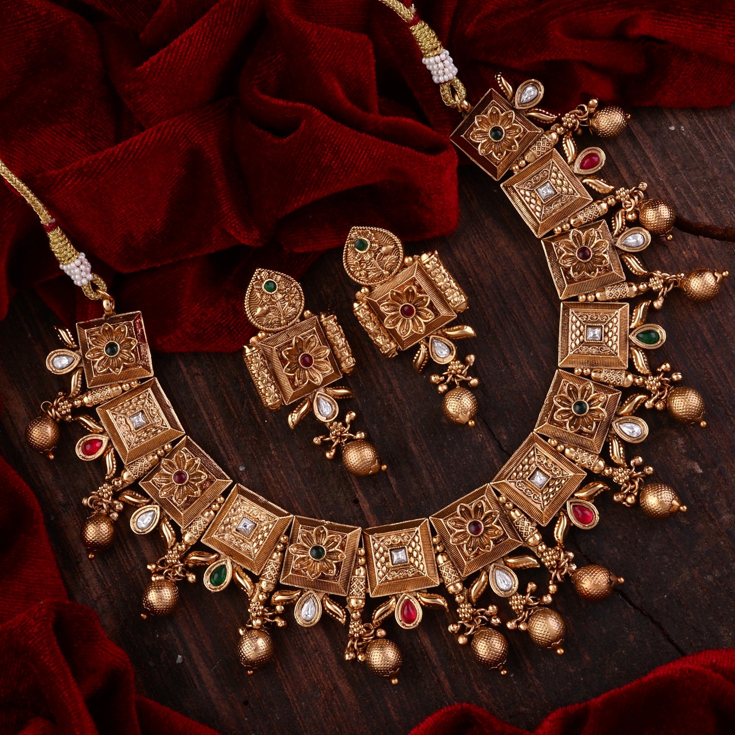 Aradhana Rajwada Necklace Set with Earring