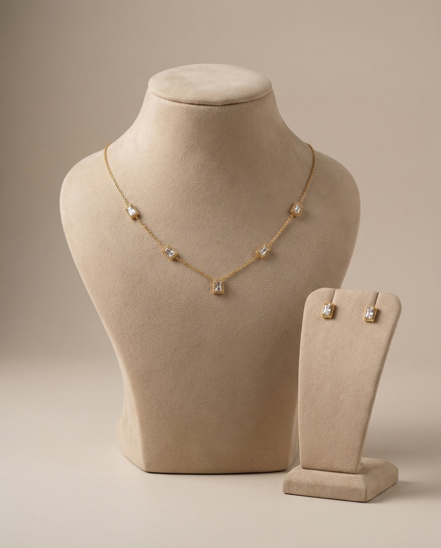 Silver Elayra Voguish Pendant Set