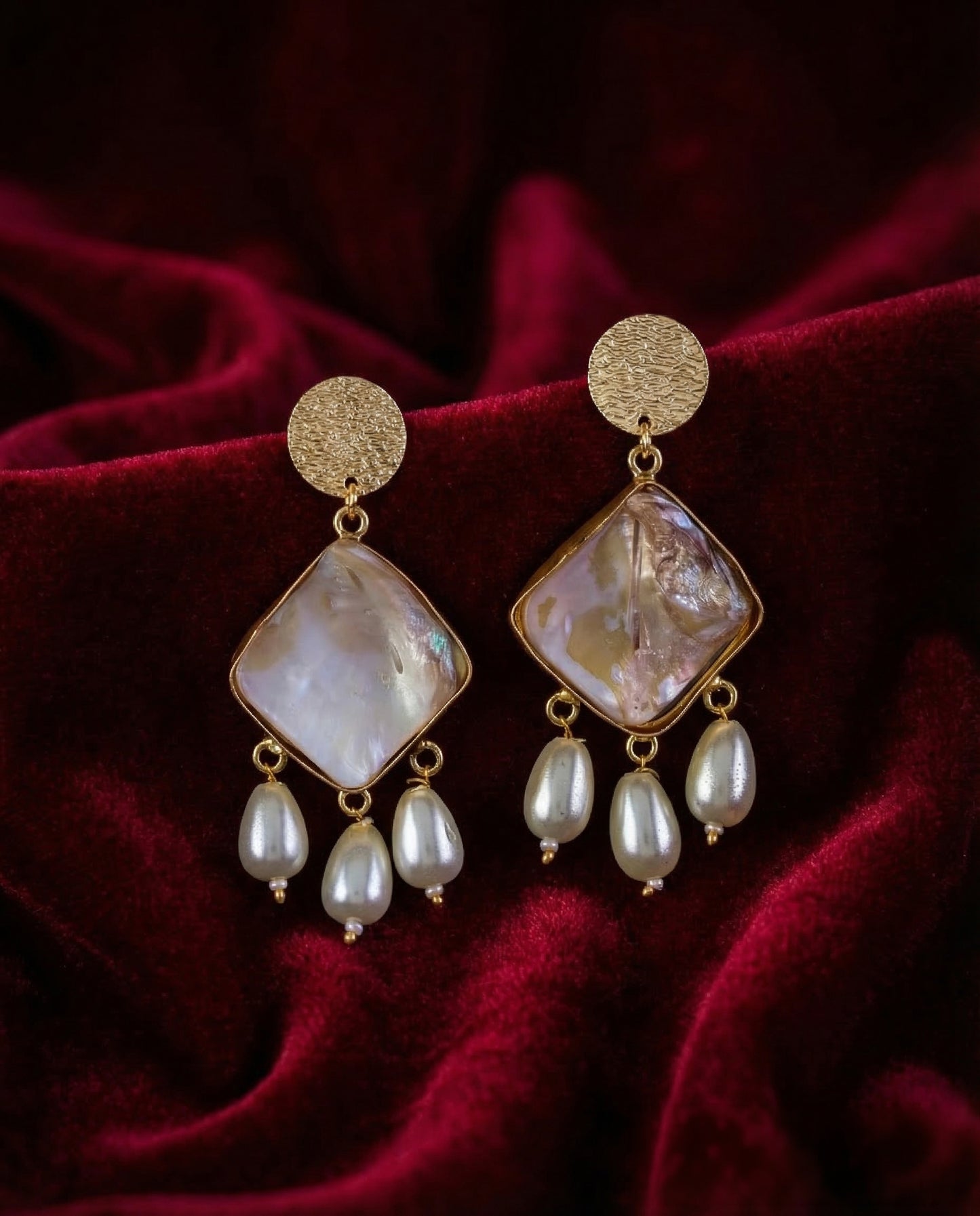 Gold Viaan Voguish Earring