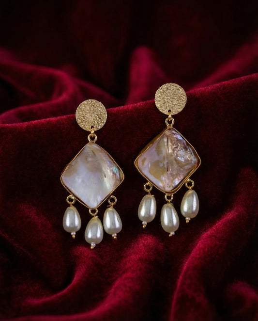 Gold Viaan Voguish Earring