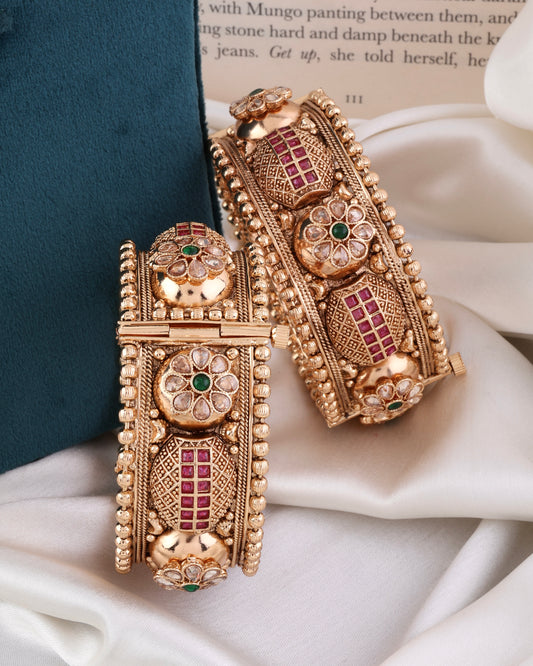 Madhu Rajwada Bangle Set