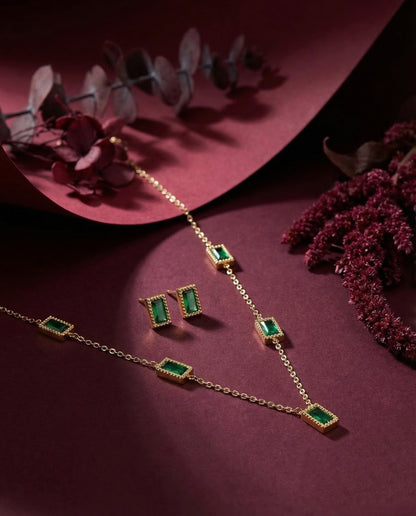 Emerald Elayra Voguish Pendant Set