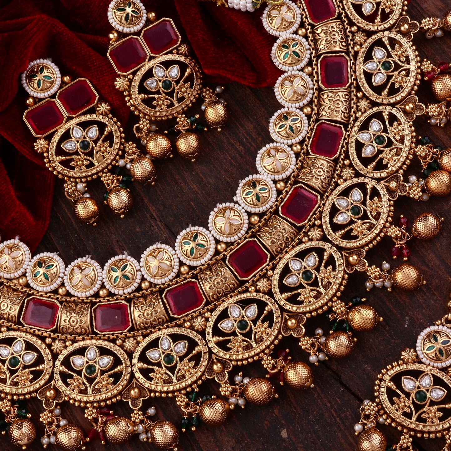 Ekantika Rajwada Semi Bridal Statement Necklace Set with Earring and Teeka