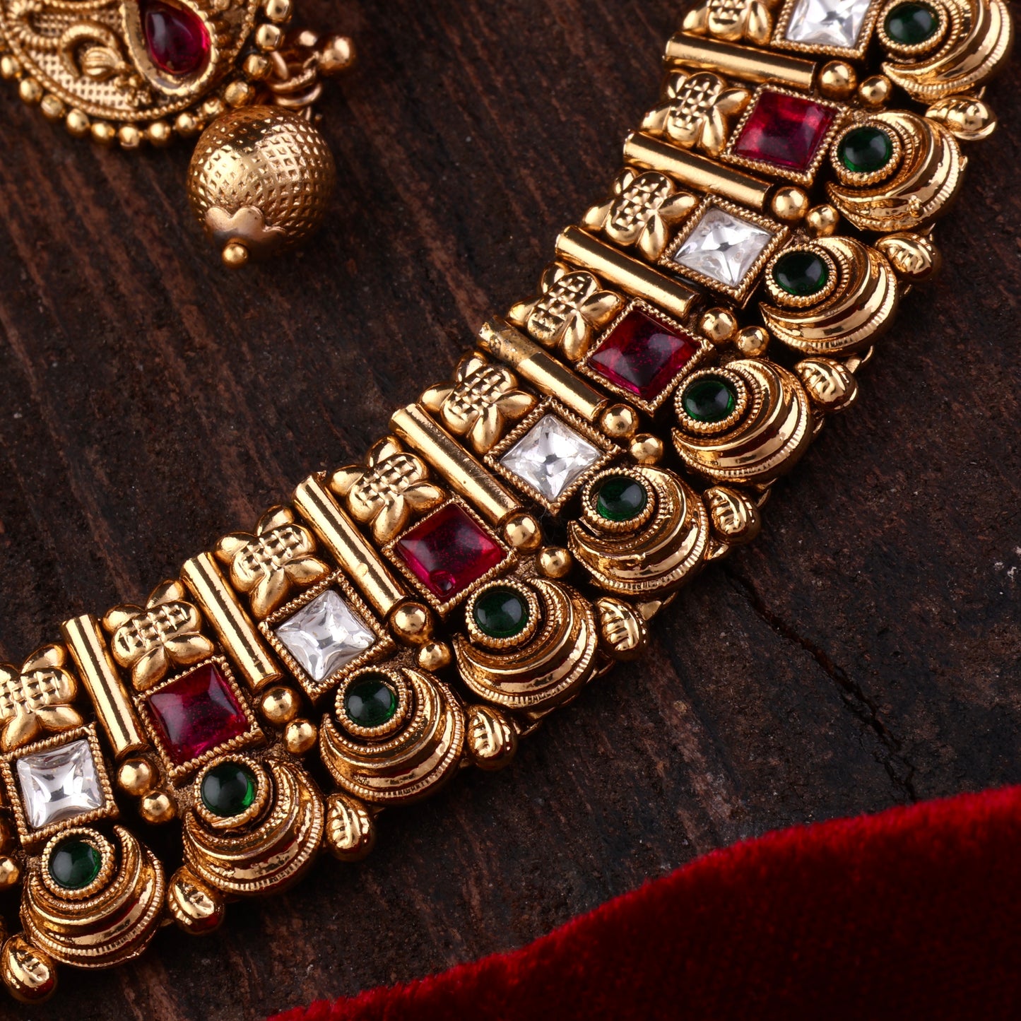 Hemani Rajwada Necklace Set with Earring