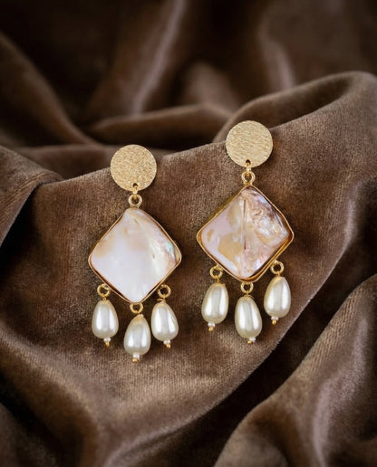 Gold Viaan Voguish Earring