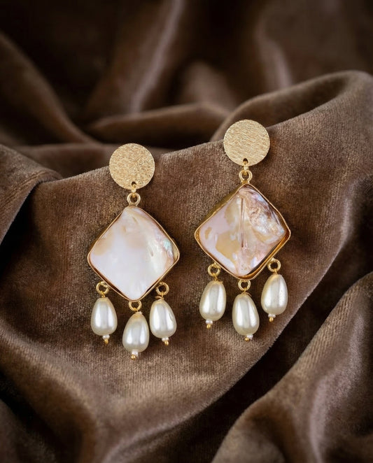 Gold Viaan Voguish Earring