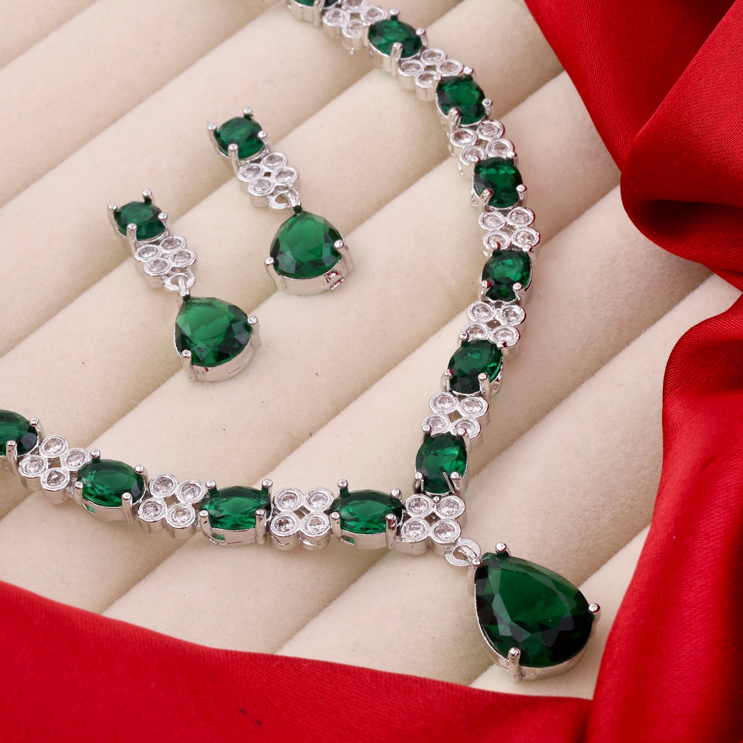 Emerald Eliana AD Necklace Set