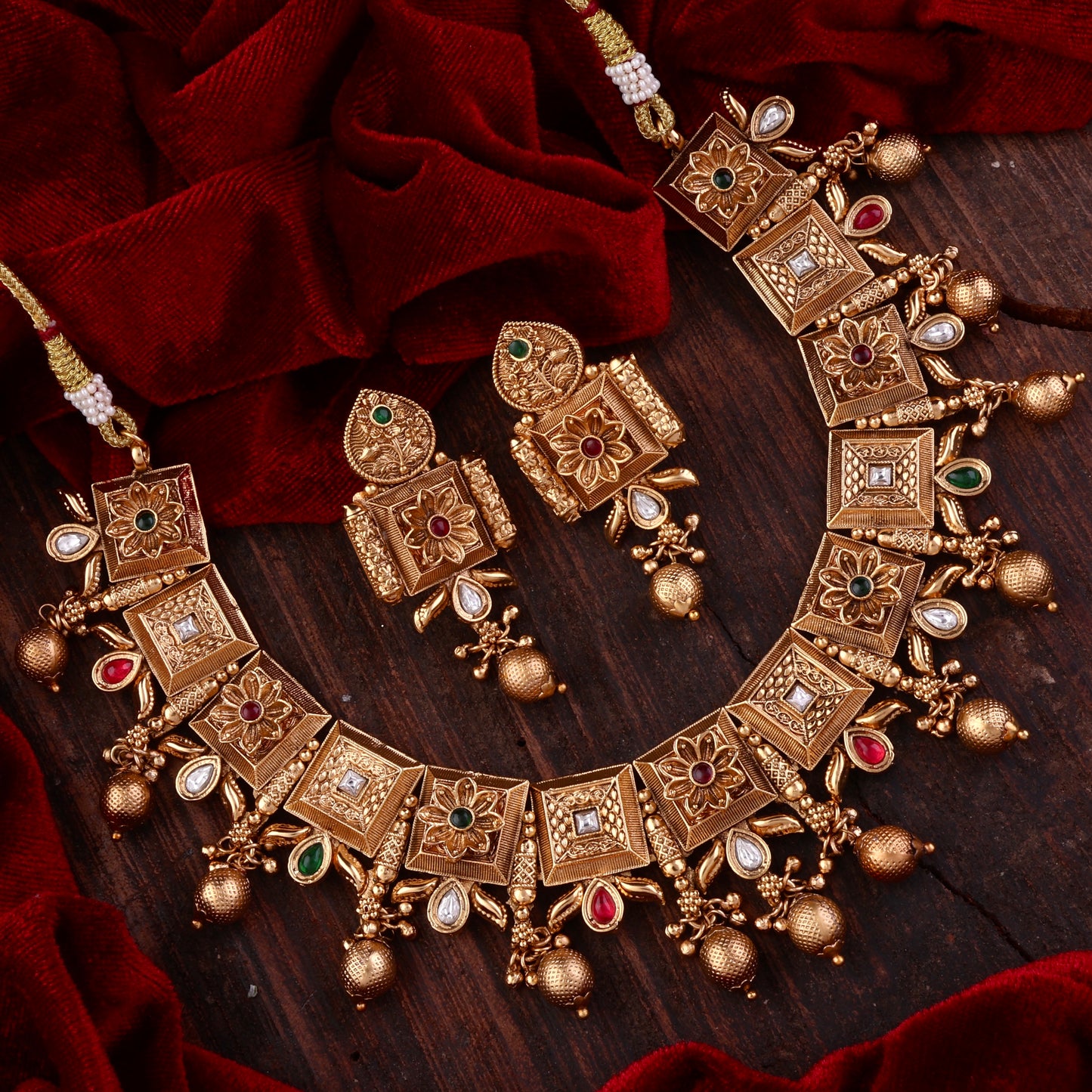 Aradhana Rajwada Necklace Set with Earring