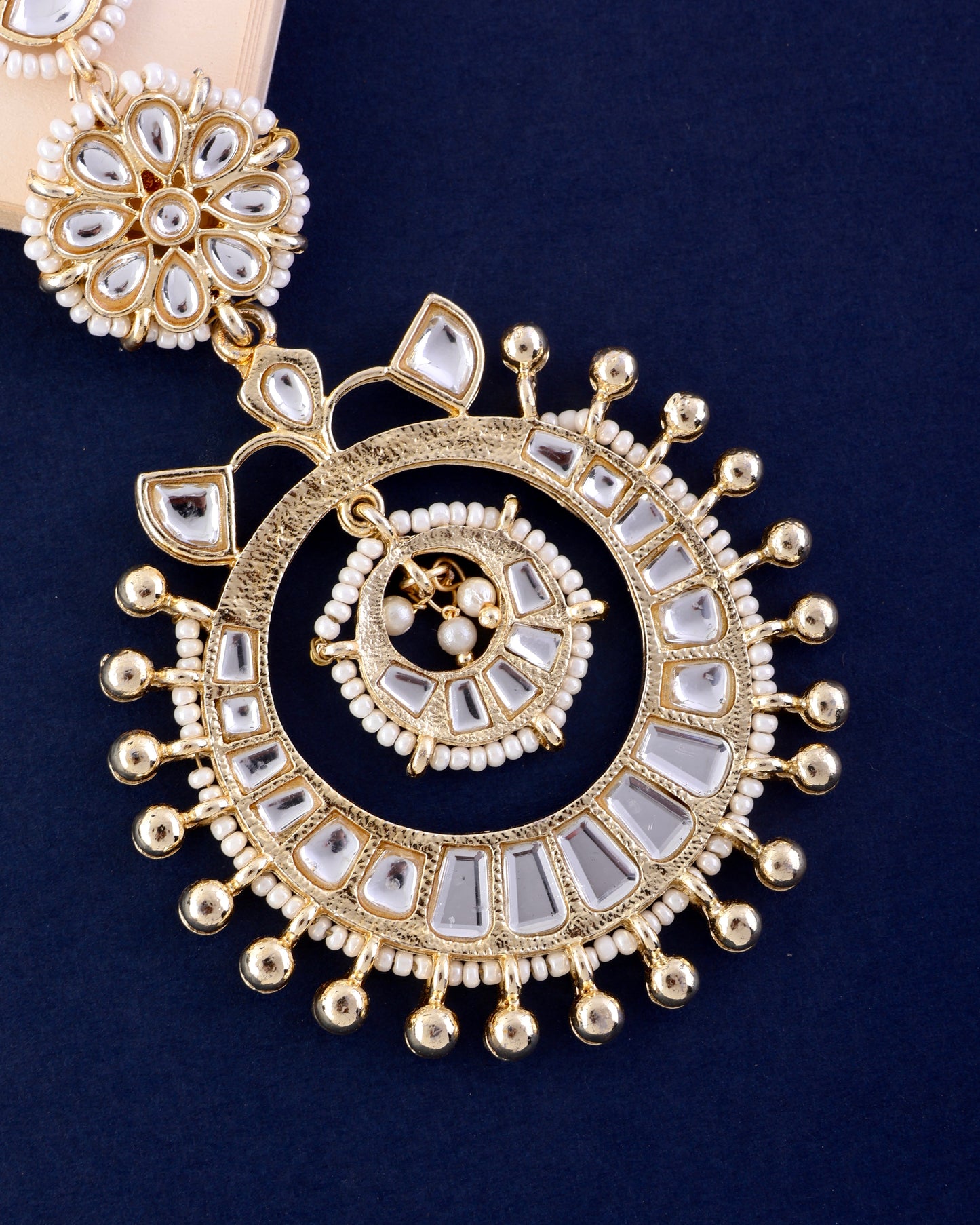 Gold Suhani Kundan Mangteeka