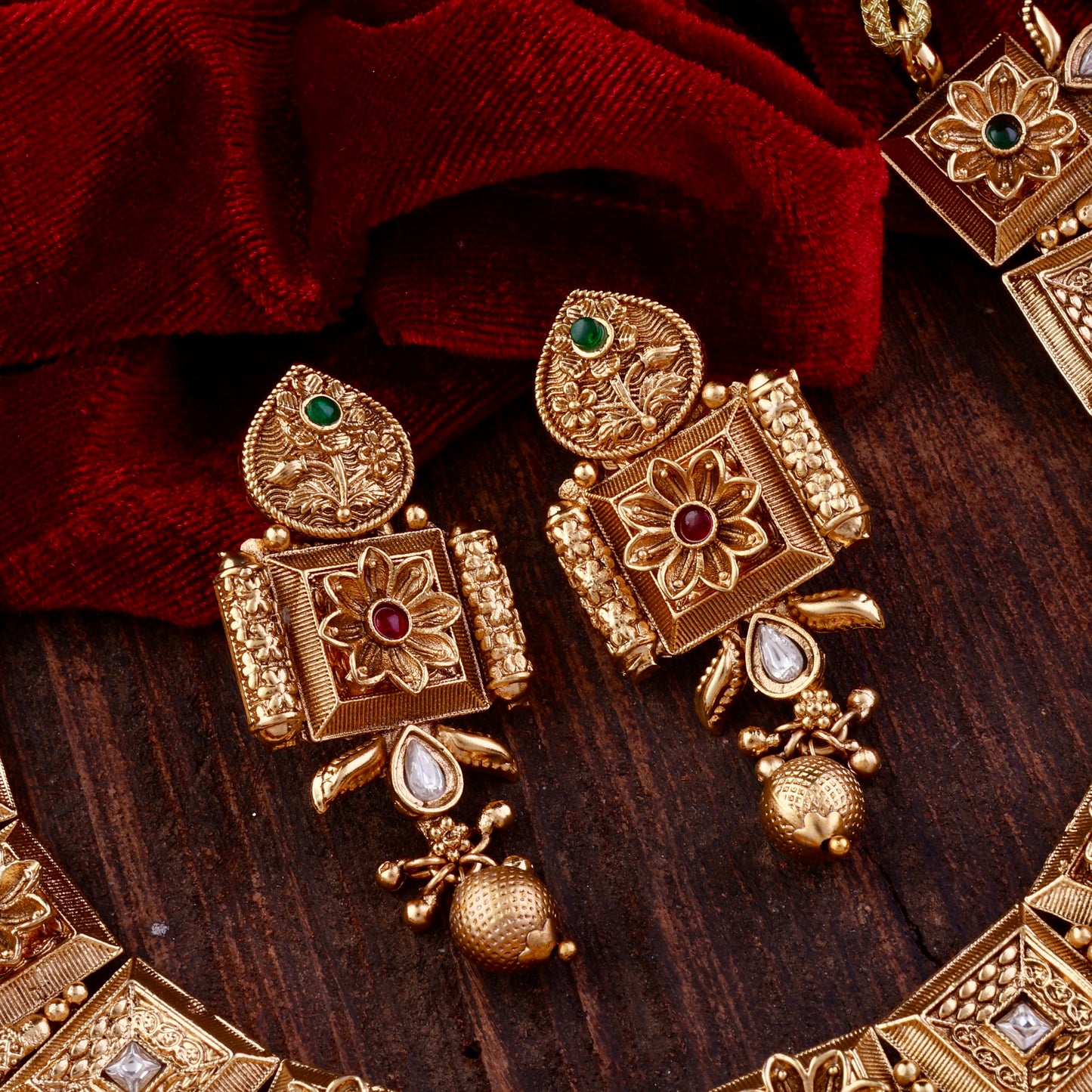 Aradhana Rajwada Necklace Set with Earring