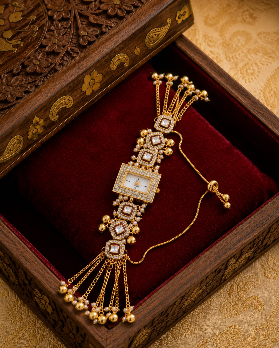 Lavika Heritage Women Dial Embellished Ethnic Analogue Bracelet Watch