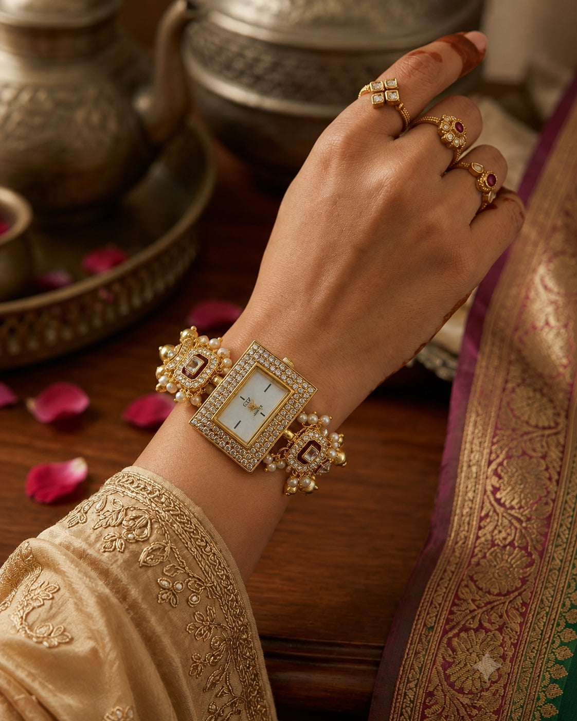 Lavika Heritage Women Dial Embellished Ethnic Analogue Bracelet Watch