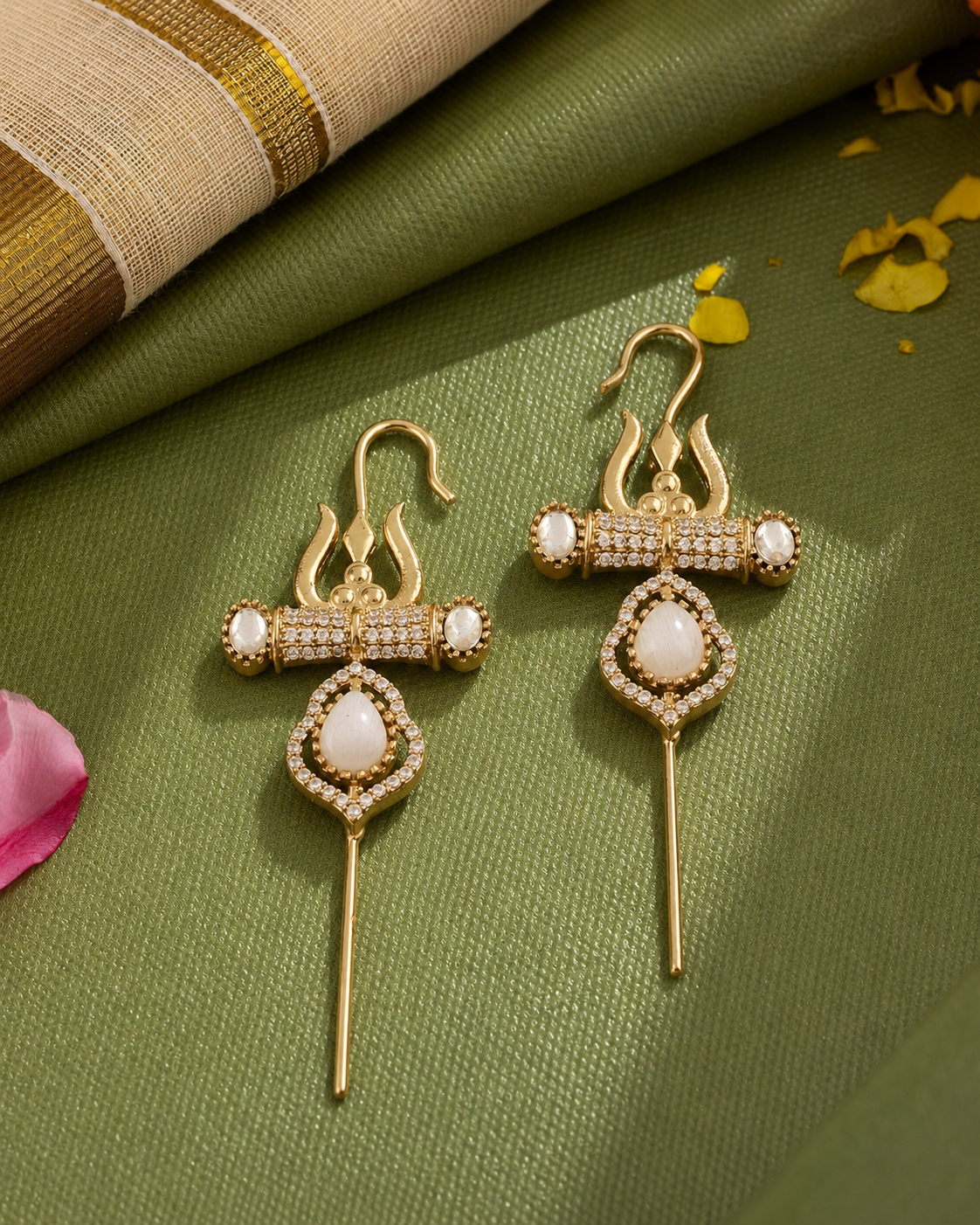 Ivory Krisha Designer Ear-cuff Earring