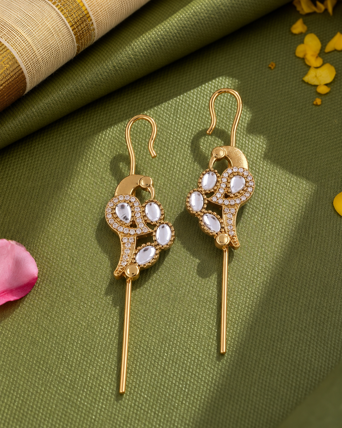 White Soreya Designer Ear-cuff Earring