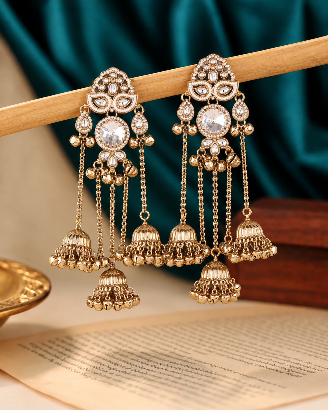 White Aafiya Kashmiri Look Ghunghru Jhumka Earring